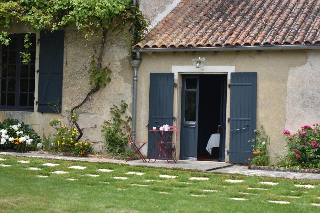 Un Jardin Et Trois Maisons Brux Exterior photo