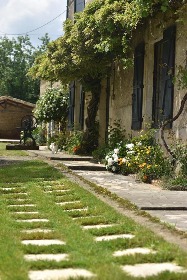 Un Jardin Et Trois Maisons Brux Exterior photo