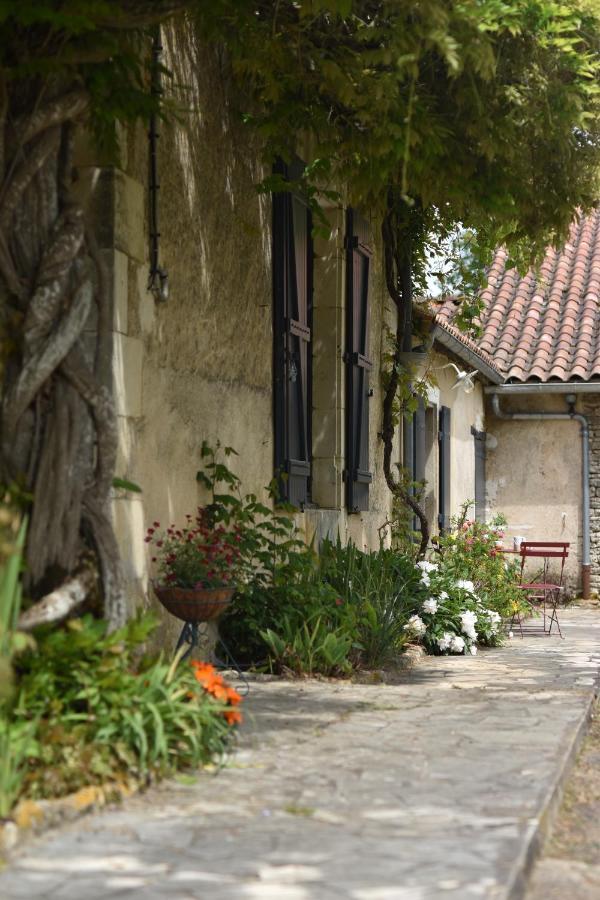 Un Jardin Et Trois Maisons Brux Exterior photo