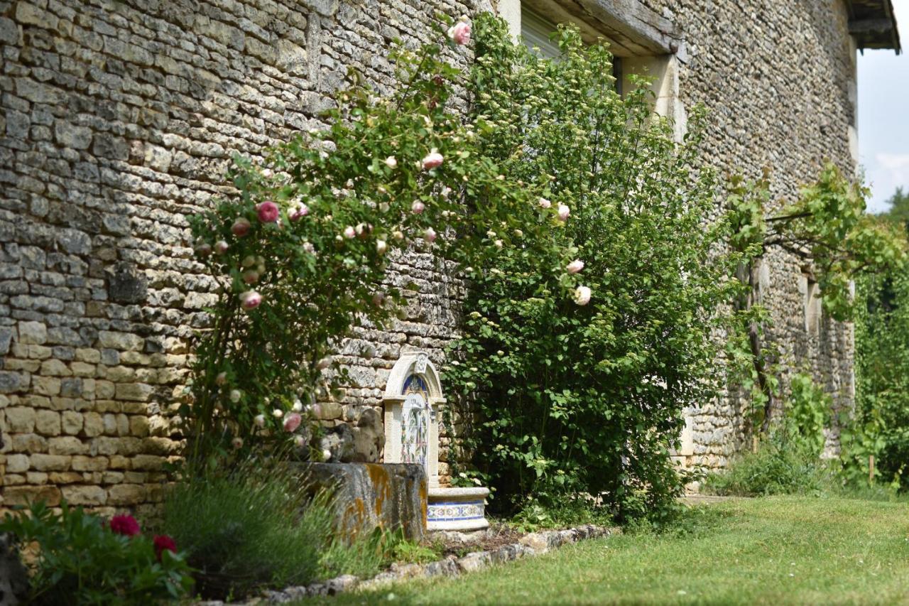 Un Jardin Et Trois Maisons Brux Exterior photo